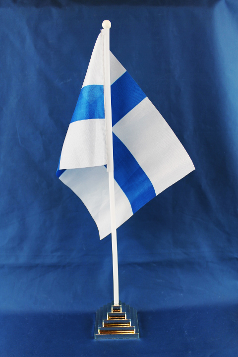 products-Suomen lippu jalustalla